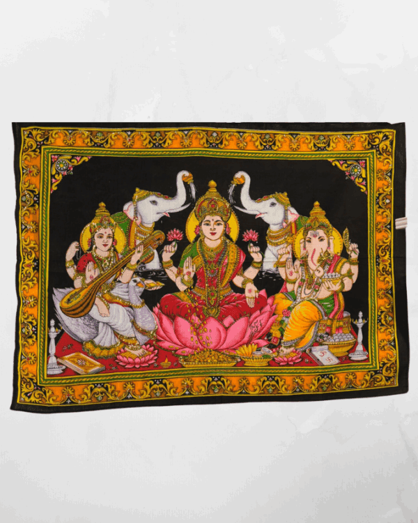 Tapiz hindú dioses Saraswati, Lakshmi y Ganesh – Pintado a mano