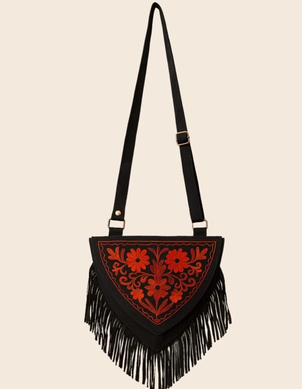 Bolso Ishari – Bordado Aari sobre piel negra