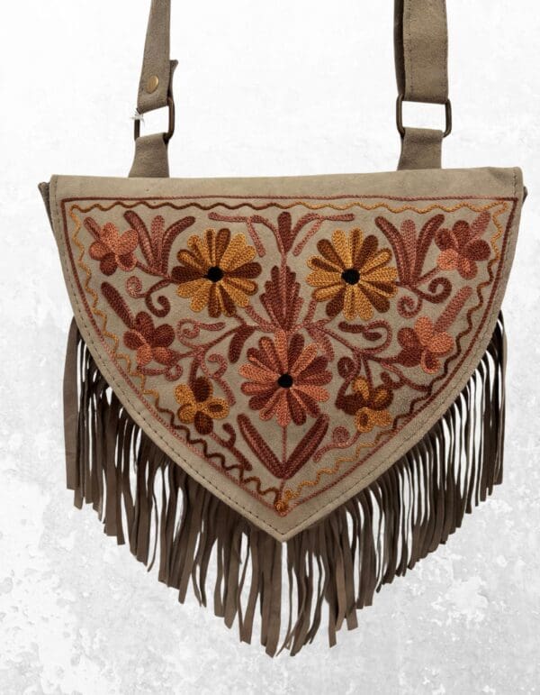 Bolso Ishani– Bordado Aari sobre piel
