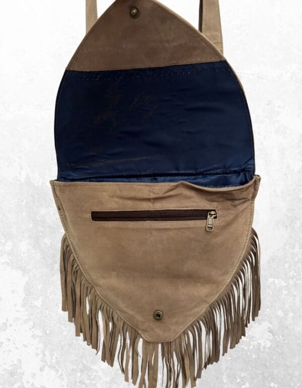 Bolso Ishani– Bordado Aari sobre piel - Imagen 2