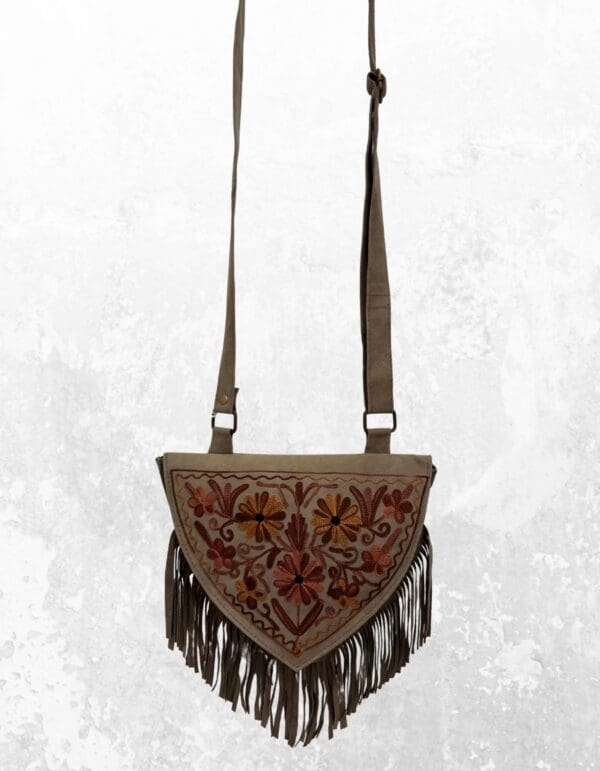 Bolso Ishani– Bordado Aari sobre piel - Imagen 4